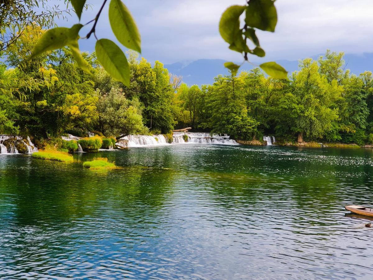 Holiday Home Waterfall View Бихач Экстерьер фото